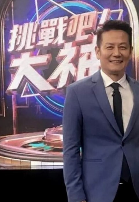 老婆又穿着黑丝勾引我了，对白有趣！ - AsianAV